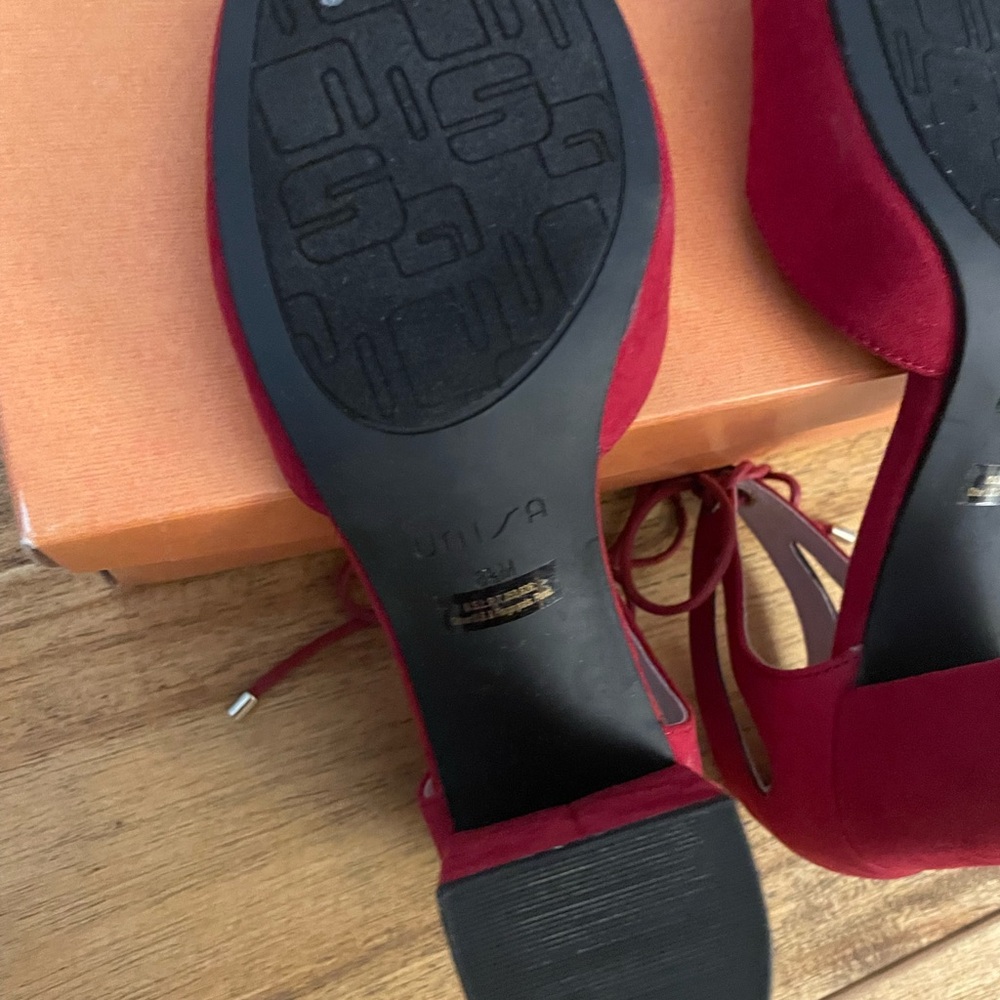 Unisa Kayla Medium Red Heels Size 8.5 - Picture 6 of 7